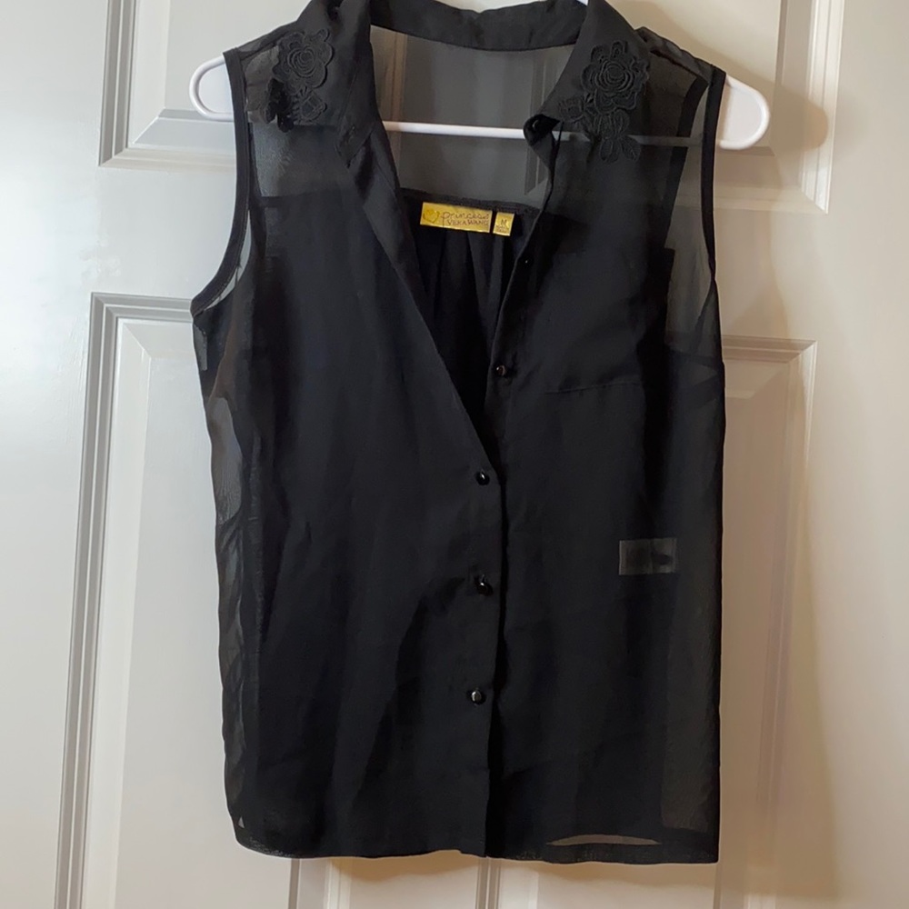 Women’s Vera wang sleeveless black button up